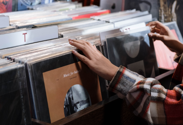 O renascimento do vinil e por que o analógico continua a fascinar na era digital