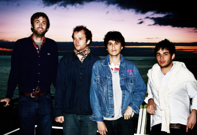 Vampire Weekend – Only God Was Above Us: ruído, memória e a Nova York que ainda pulsa