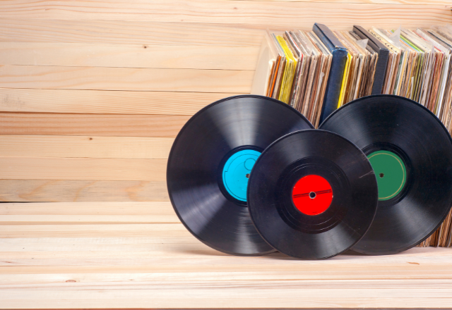Como guardar discos de vinil do jeito certo e evitar danos silenciosos na sua coleção